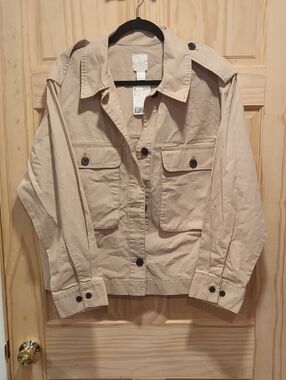 H&M Beige Utility Jacket with Front Flap Pockets